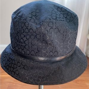 WOMENS GUESS BLACK BUCKET HAT
